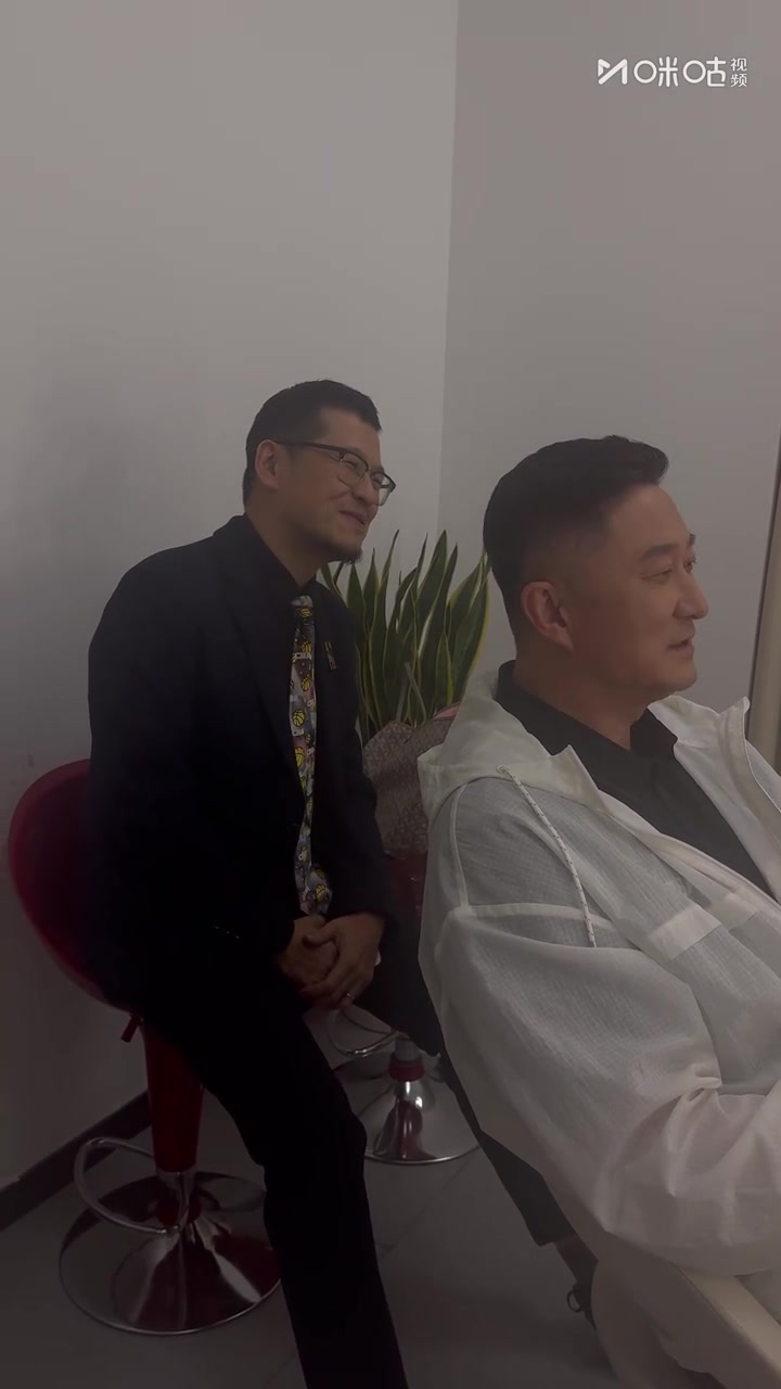 杜锋盛赞库里：跟草根球员互动 没有任何的大球星的架子